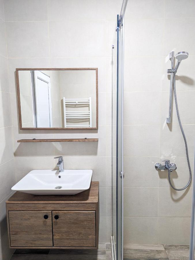 Brand New Apartment In Koetaisi Buitenkant foto