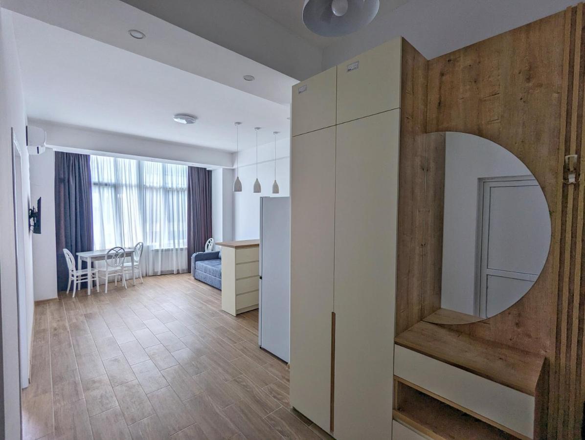 Brand New Apartment In Koetaisi Buitenkant foto